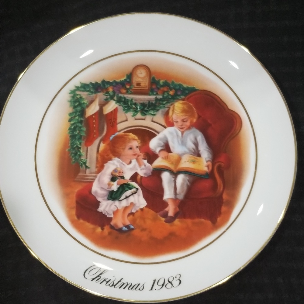 Avon 1983 Christmas Plate - Enjoying the Night